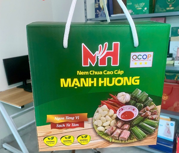 Tại sao nên đầu tư in hộp giấy đựng nem chua chuyên nghiệp?
